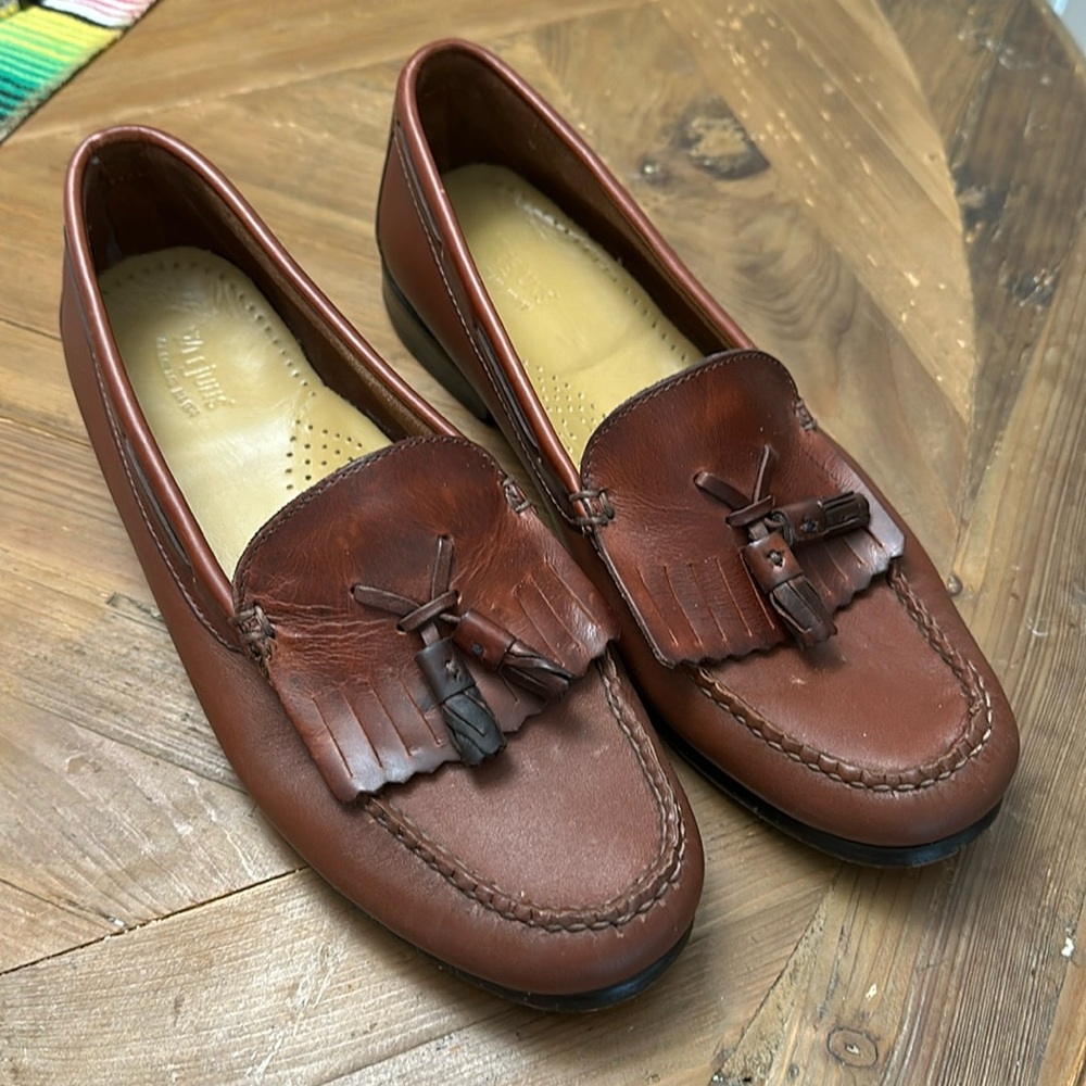 G.H. Bass & Co Weejuns Jacklyn Two tone Leather Tassle Loafer